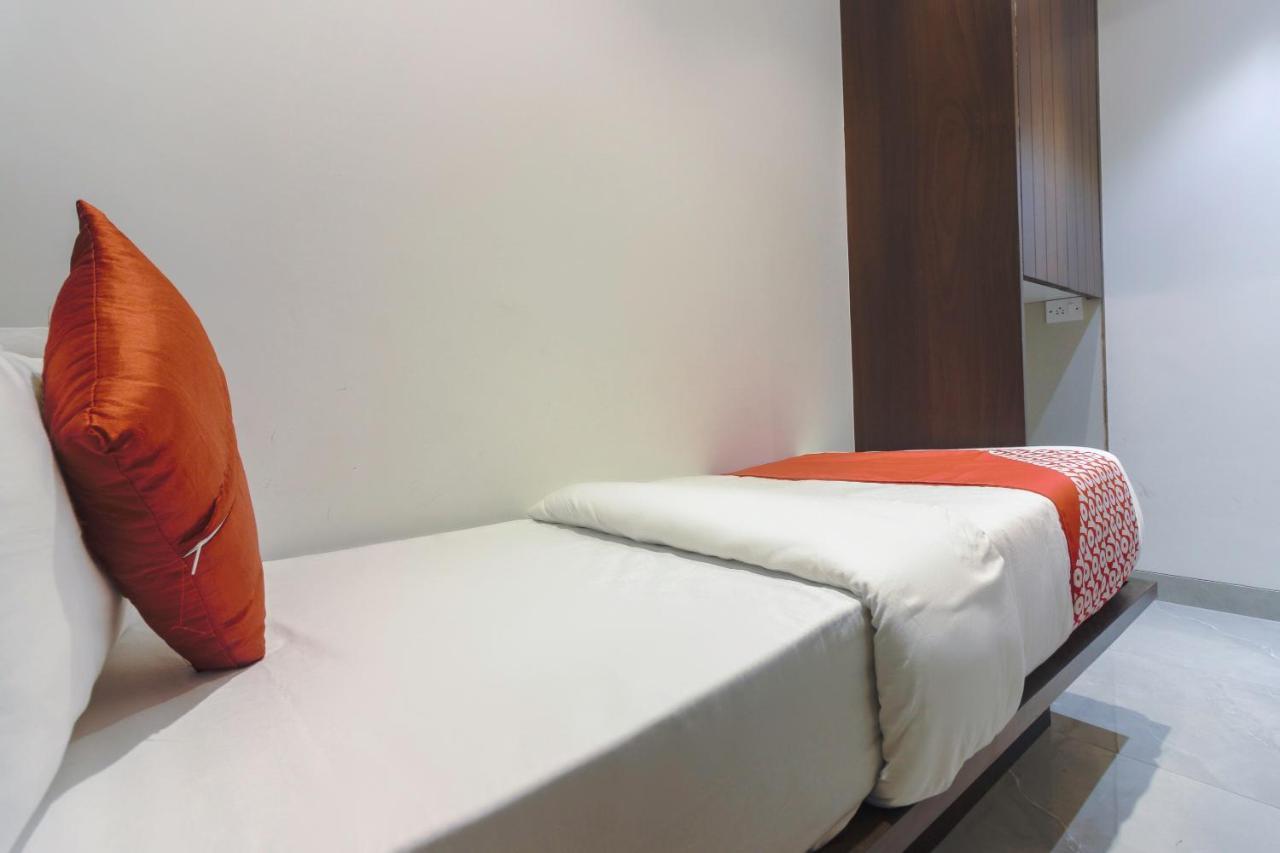 Hotel Flora Suites Мумбаї Екстер'єр фото