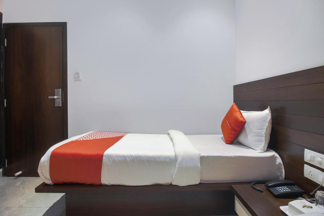 Hotel Flora Suites Мумбаї Екстер'єр фото